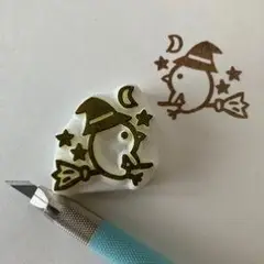 魔女の帽子をかぶった鳥のスタンプ