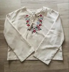 & MARKET 刺繍入りアイボリー長袖ブラウス