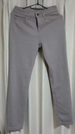 ベージュ スキニーパンツ