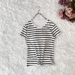 UNIQLO ストレッチ　カップ付きTシャツ（X L）ボーダー柄　白黒系