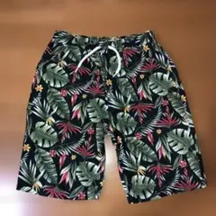 トロピカル柄ハーフパンツ