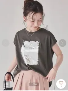 最終値下げ一度のみ着用⭐︎ titivate箔プリントフレンチスリーブTシャツ