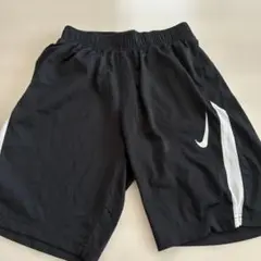 Nike 黒 ハーフパンツ サイドメッシュ150-160cm