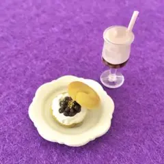 ミニチュアフード「粒あんと生クリームの抹茶ベーグルサンド」