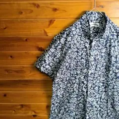 【未使用に近い】　柄シャツ　半袖シャツ　紺　白　S　水色　花柄　総柄　タグ付き