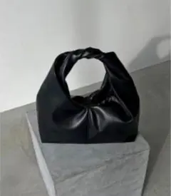 カプリシュレマージュ　見た目以上の収納力！デイリー使いに◎ツイストバッグ