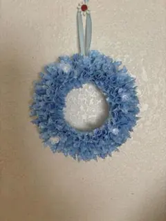 青色と水色の布花のリース