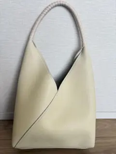 ベージュ アイボリー トライアングルバッグ ワンハンドルバッグ
