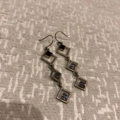 【美品】揺れるピアス