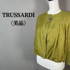 【美品】トラサルディ フロントボタンタック入りスウェードノーカラージャケット