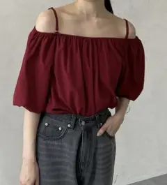 Thevon オフショルダー ギャザーブラウス