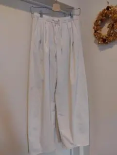 GU バレルレッグプルオンパンツ　ホワイトSサイズ
