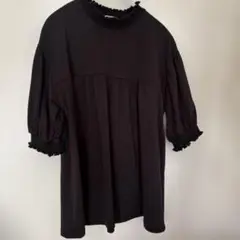 サマンサモスモス　フリル付きブラックトップス