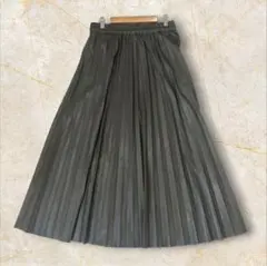 【コムサイズム】プリーツロングスカート　レザー調　ツヤ感　ウエストゴム　高見え