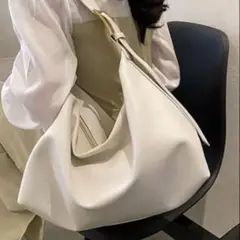 ホワイト ショルダーバッグ 大きめサイズ♪旅行などにも♪