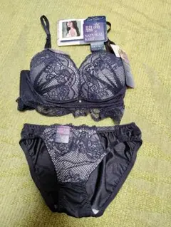 匿名発送　新品　タグ付き　ブラ　ショーツ　上下セット