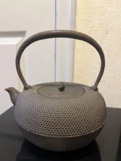 未使用品　敬典工房正寿堂山正　人間国宝髙橋敬典作１２型アラレ　南部鉄瓶 未使用品 敬典工房正寿堂山正 人間国宝髙橋敬典作12型アラレ