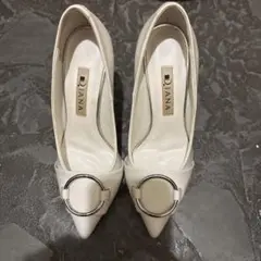 ダイアナ ポインテッドトゥパンプス ホワイト