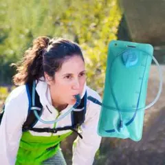 ランニング/アウトドアに。水分補給2Lウォーターバッグ【新品未使用品】