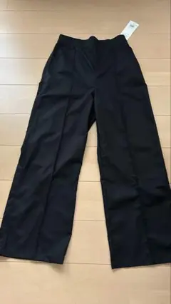 ブラック センタープレスワイドパンツ （新品ですが試着しています）最終値下げ‼️