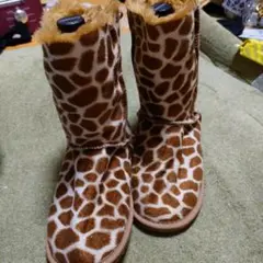 網目キリン柄の珍しいブーツ