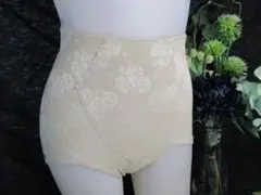 DX525●ワコール●綺麗な総花柄のショートガードル●70●ベージュ●美補正