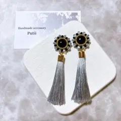 タッセルピアス　イヤリング　シルバー　ブラックアクセサリー