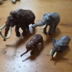 アニア　マンモスの親子と象の親子 4体