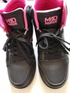 【訳あり】Madfoot! ブラック/ピンク ハイカットスニーカー