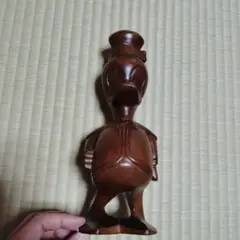 Donaldのようなアヒルの木製置物