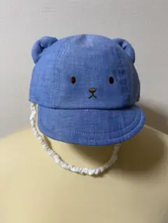 クマ耳付き青ベビー帽子