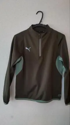 PUMA オリーブグリーン ハーフジップ トレーナー