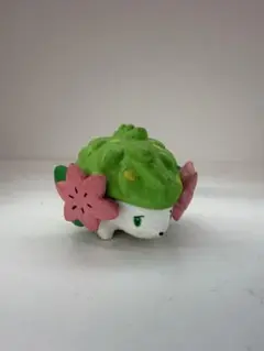 シェイミ フィギュア進化前　進化後　花の装飾付き 約5cm