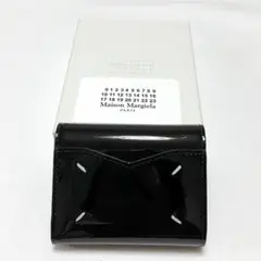 新品 21aw マルジェラ 三つ折り財布 レザー エナメル 黒 2425