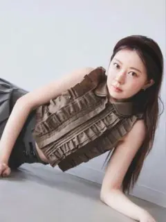 snidel ノースリクロップドフリルシャツ