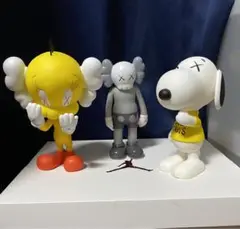 2025年最新】kaws カウズ スヌーピー snoopy フィギュアの人気
