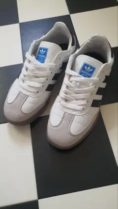 adidas ホワイト/グレー スニーカー　１回着用 中敷きなし