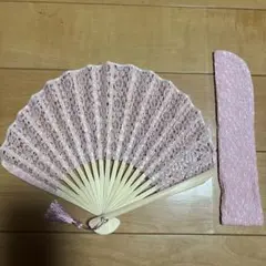 薄いピンクのレース扇子とカバー