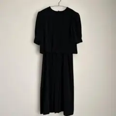 礼服　冠婚葬祭　黒ブラック プリーツワンピース　半袖　薄手