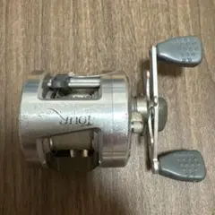 クァンタム　QUANTUM ベイトリール シルバー　日本製 クァンタム QUANTUM ベイトリール シルバー 日本製 - メルカリ