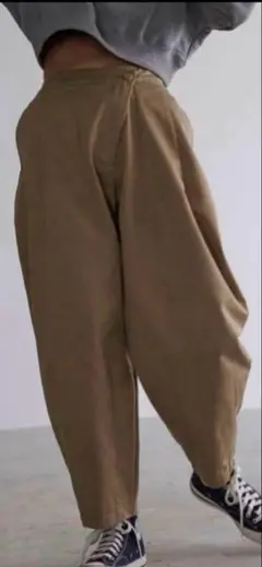 Nala cocoon chino beige Mサイズ　4/30まで 美品 Nala cocoon chino pants ナラ コクーン チノパンツ