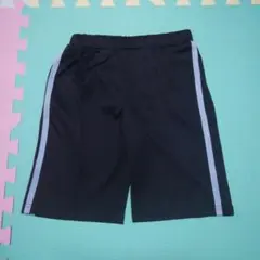 黒のハーフパンツ サイド青ライン