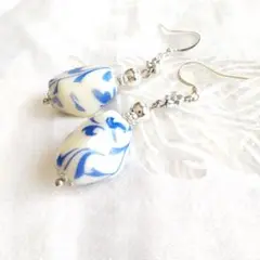 No.2868 清楚なブルー ボタニカル柄ピアス