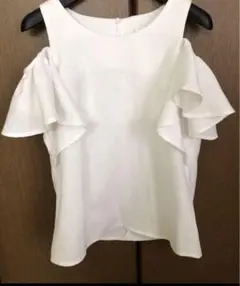 値下げしました！オフショルダー フリル袖 ホワイトシャツ