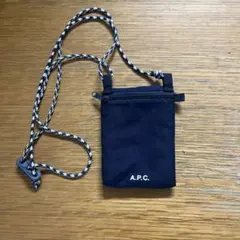 アーペーセー　ナイロンミニショルダーポーチ/ダークネイビー　ロゴプリント　APC