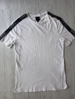 Armani EXCHANGE Tシャツ 肩ロゴ入り