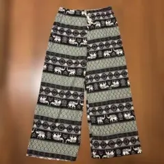 未使用　タイパンツ柄　プリーツパンツ