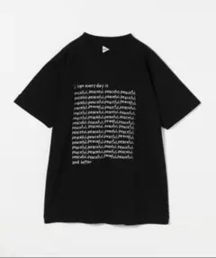 黒のテキストプリントTシャツ