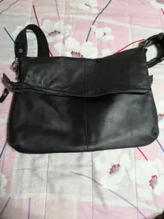 黒 レザー ショルダーバッグ