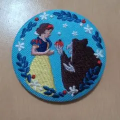 Disney 白雪姫 刺繍バッジ